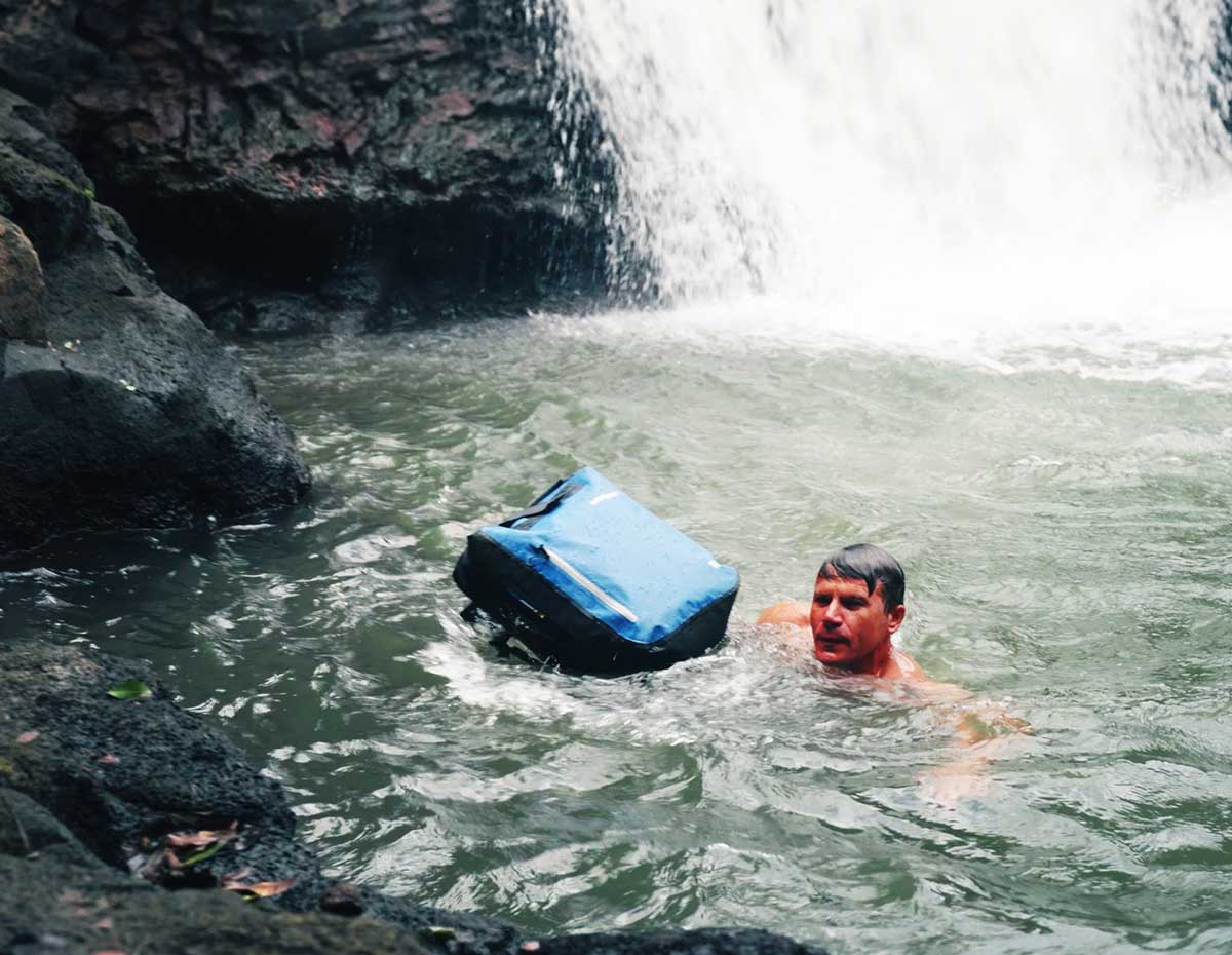 OverBoard Classic Explorer Waterproof Backpack Bundle - 45 Litres